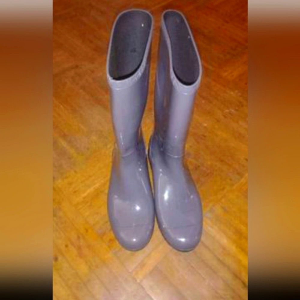 Ugg rain boots
